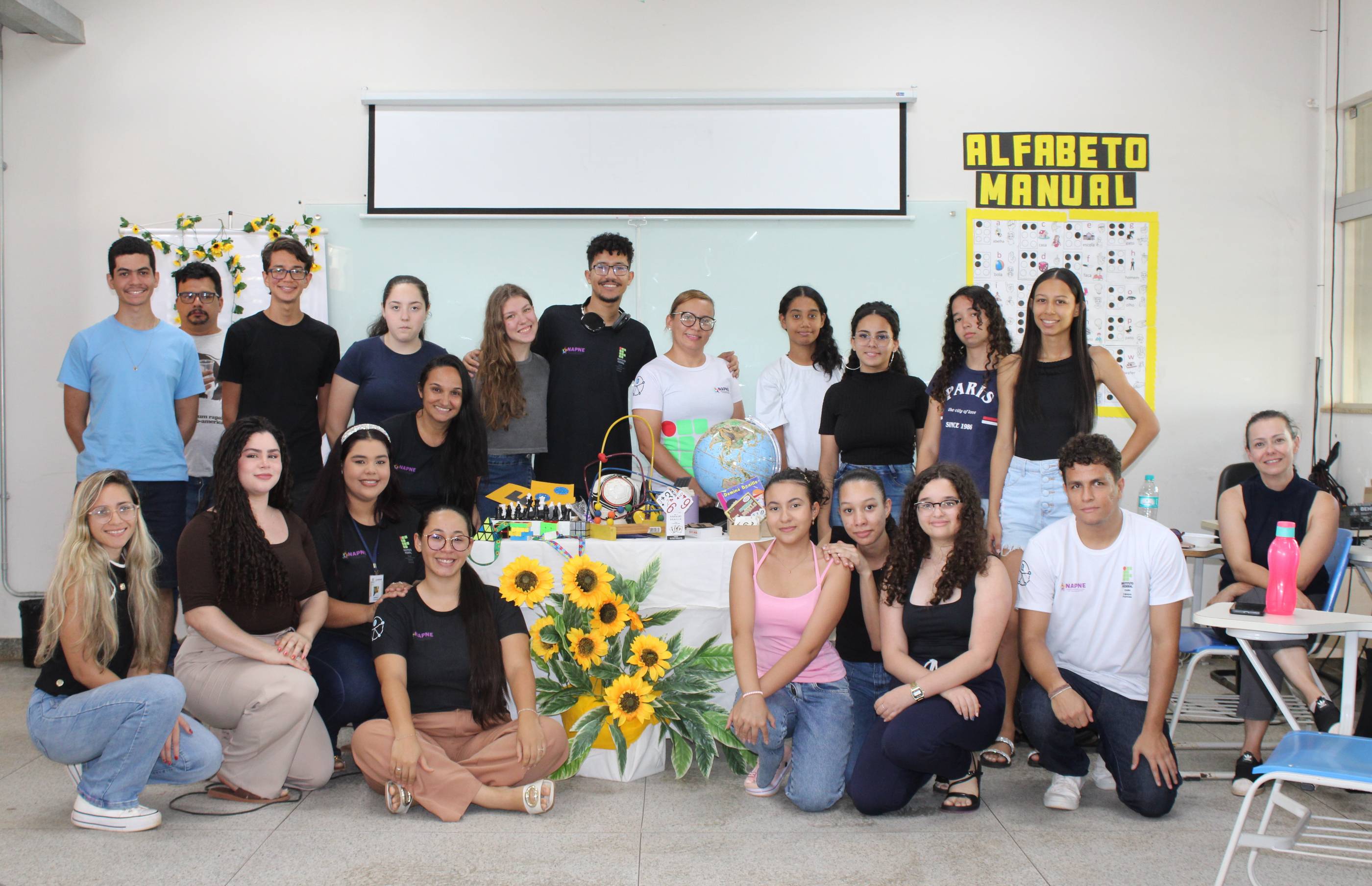 Equipe se reúne para conclusão do projeto e despedida da equipe
